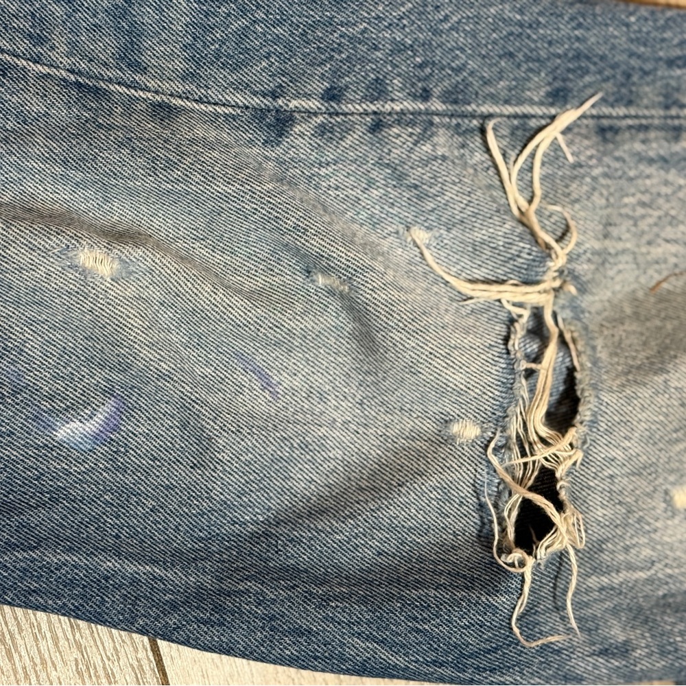 501s 29w x 28L Levi's Relaxed Fit Distressed Blue Jeans - Picture 8 of 12